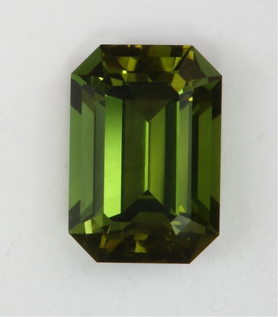 Open end, flashy green with some olive, emerald cut.  #427